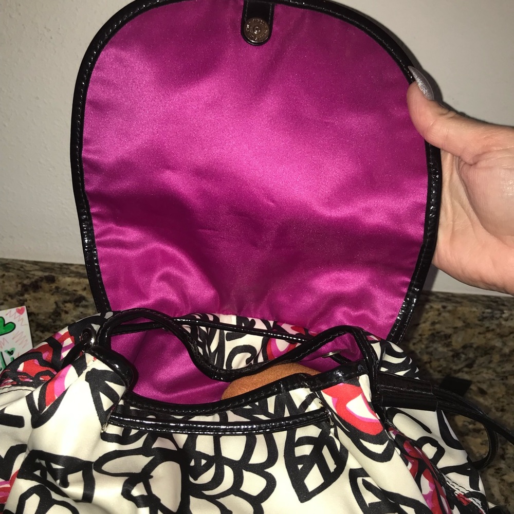 Coach XL Backpack ๐ Excellent Condition - Picture 6 of 8